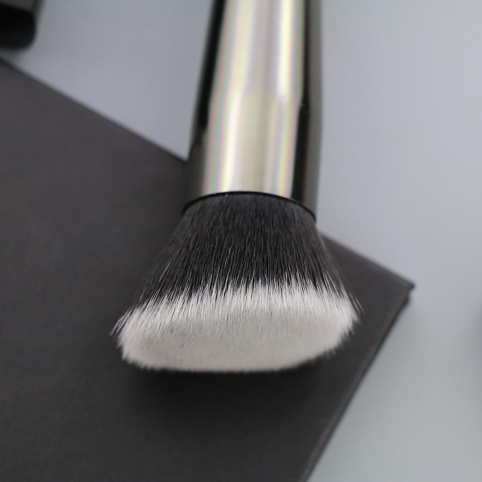 flat foundtaion makeup brush